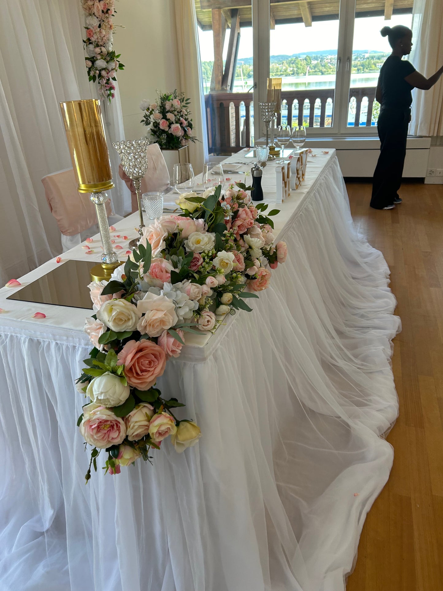 Hochzeitsdekoration mieten Brauttisch 3 Tabl 4 cubo Tisch